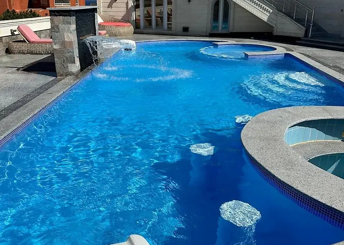 Beautiful Secluded With Pool *
